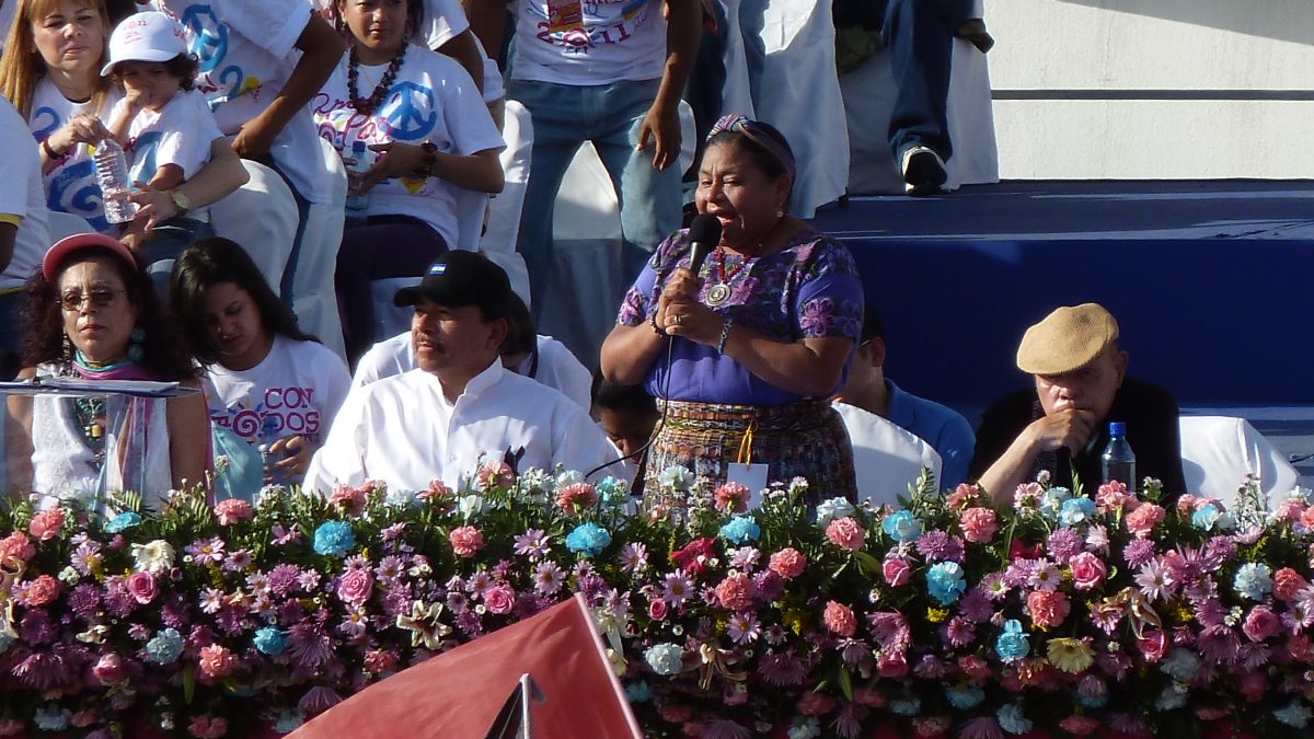 Rigoberta Menchú evita hablar de su apoyo al régimen de Nicaragua en la cumbre de premios Nobel